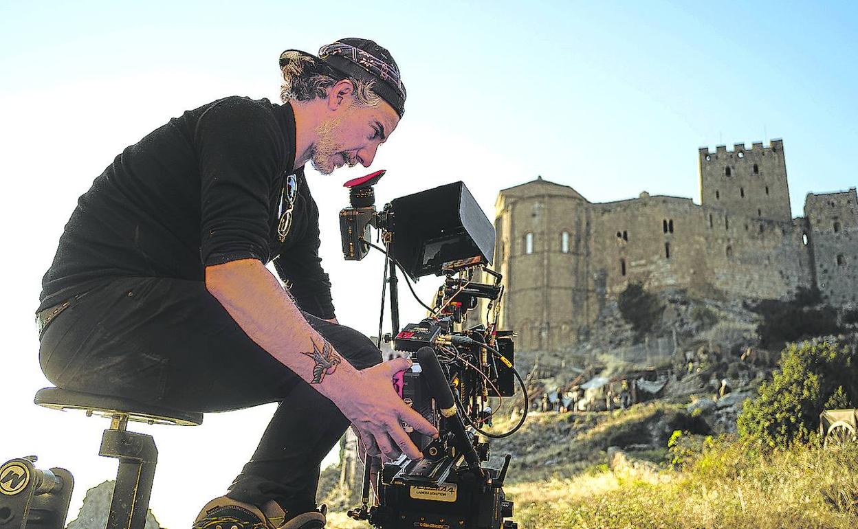 Gorka Gómez Andreu ante el Castillo de Loarre en Huesca. 