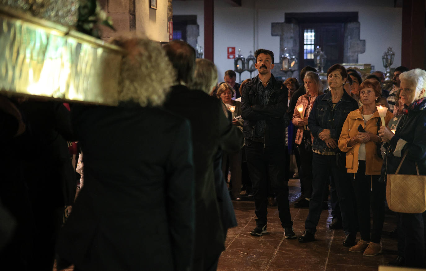 Fotos: La procesión de las antorchas regresa a Begoña