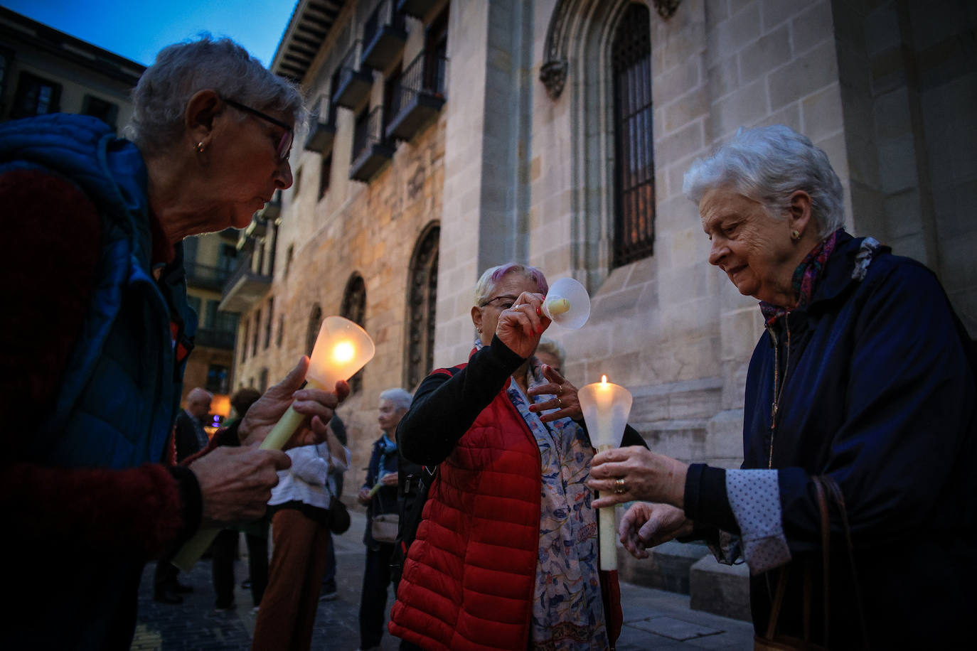 Fotos: La procesión de las antorchas regresa a Begoña
