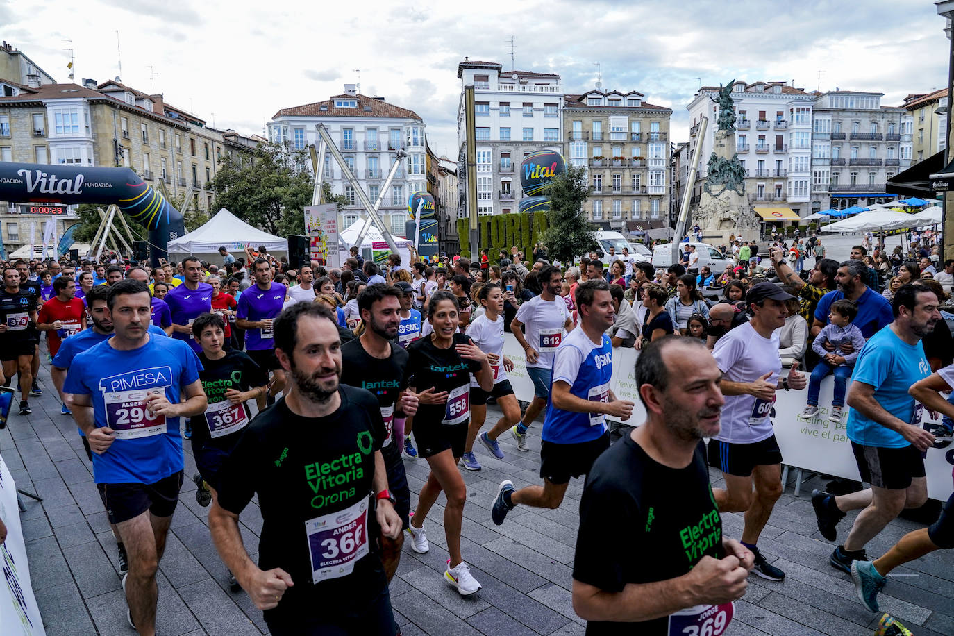 Fotos: La Carrera de Empresas llena de atletismo la &#039;almendra&#039;