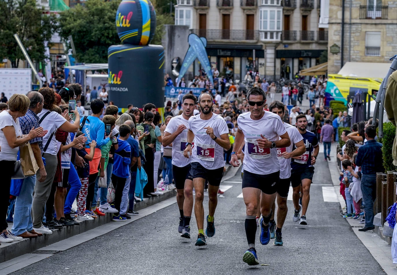 Fotos: La Carrera de Empresas llena de atletismo la &#039;almendra&#039;