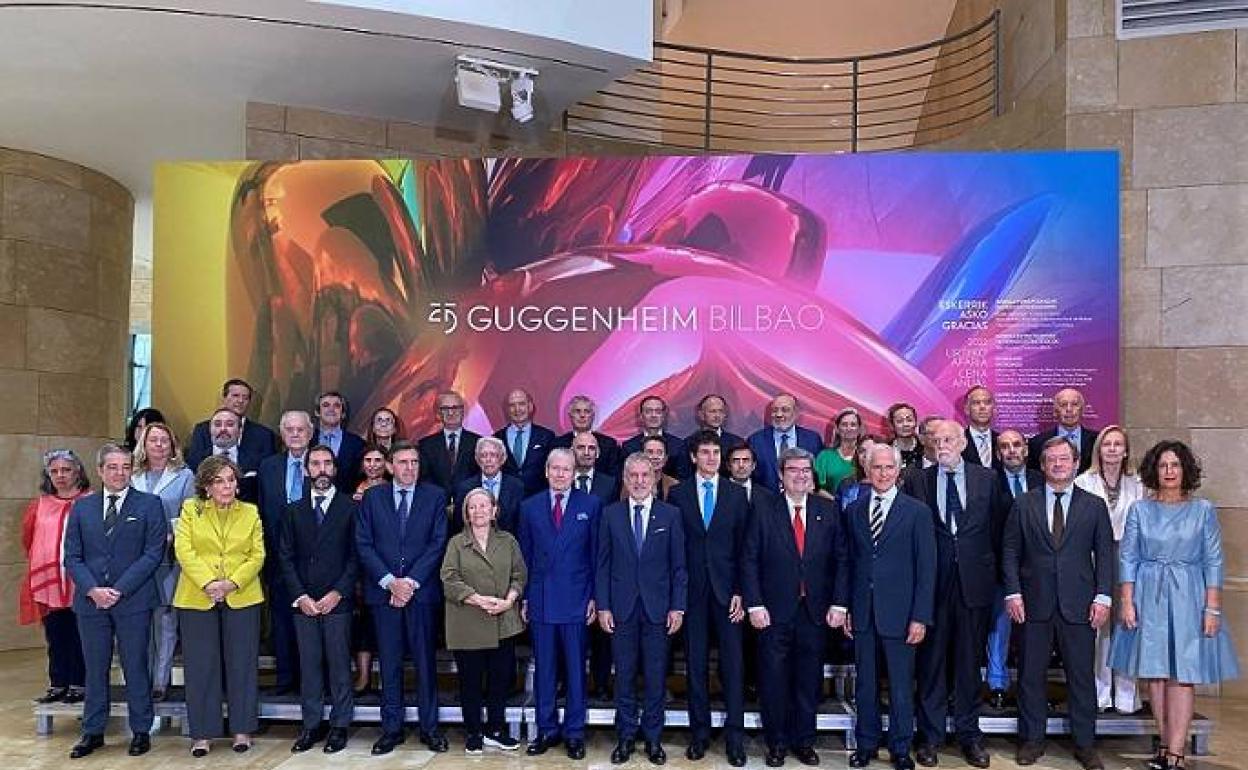 Foto de familia tras la reunión extraordinaria del Patronato 