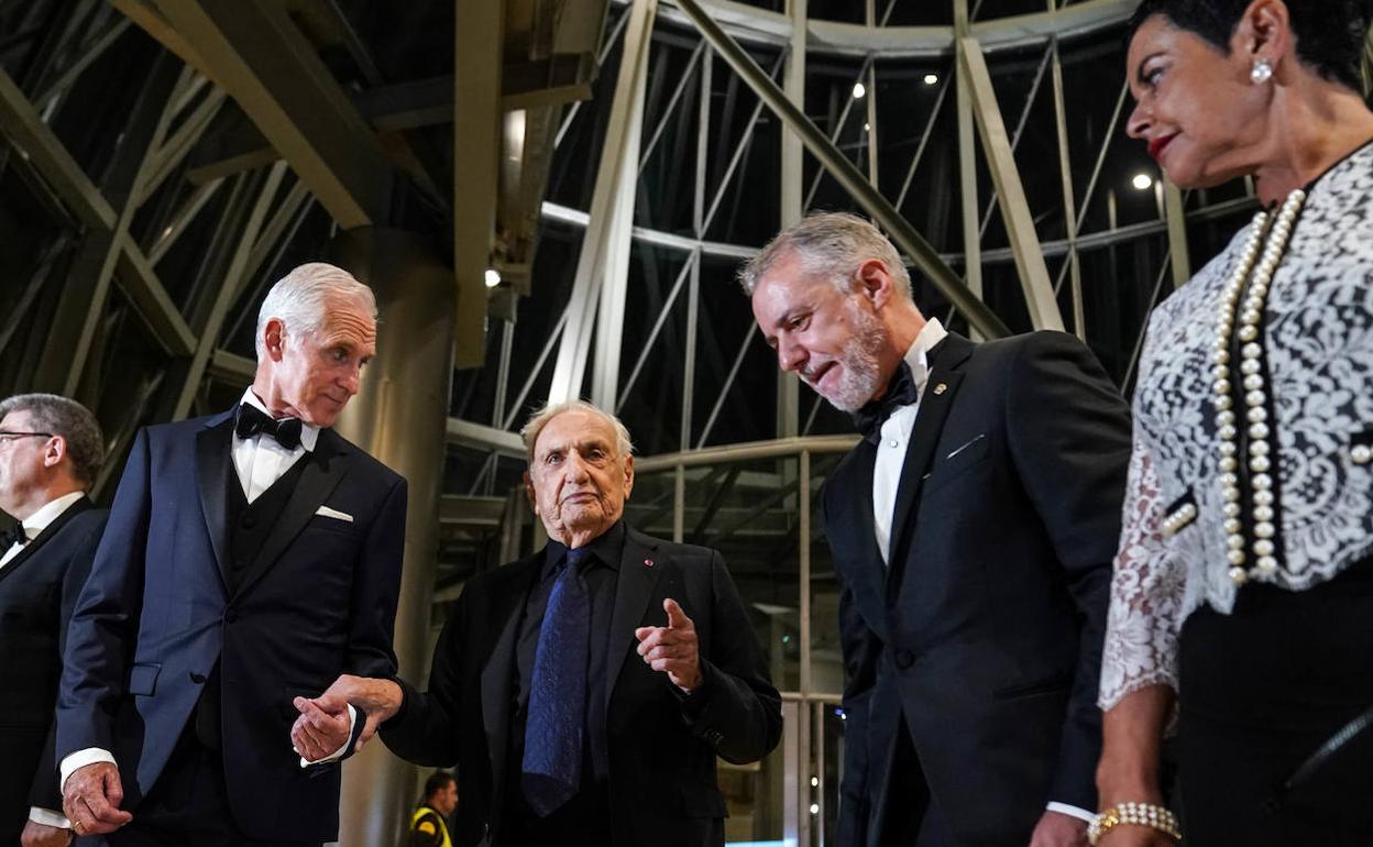 El lehendakari destaca que el Guggenheim «simboliza la modernidad de Euskadi»