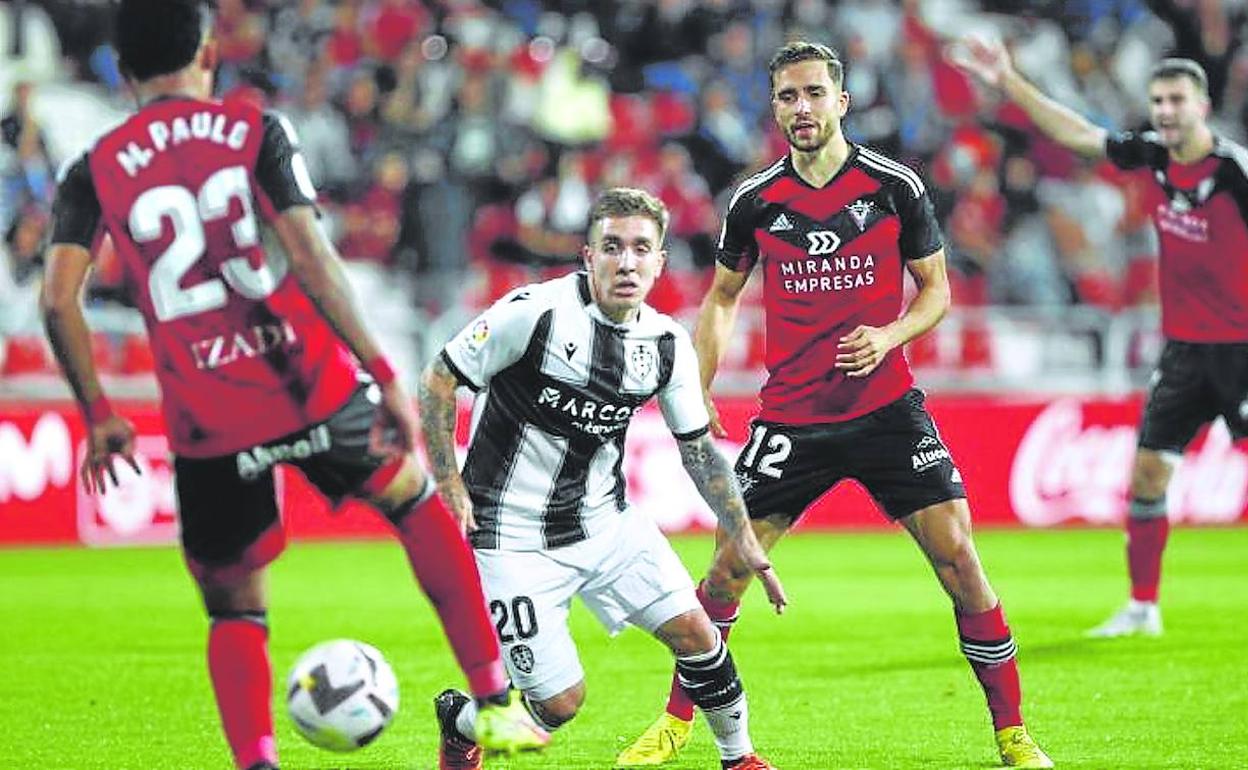 El mirandesista José Salinas no solo completó los tres últimos partidos en seis días, sino que acumula los 990 minutos de las 11 jornadas. 