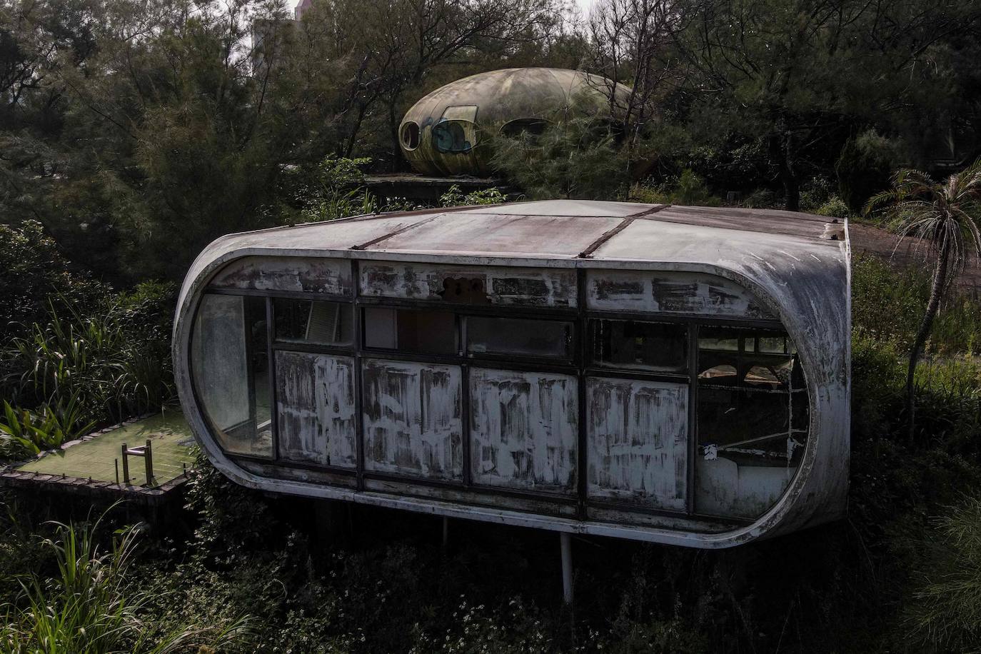 Fotos: El pueblo OVNI queda abandonado