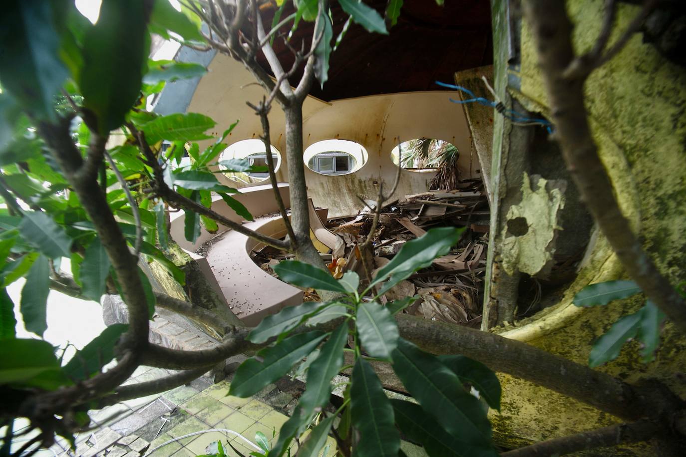 Fotos: El pueblo OVNI queda abandonado