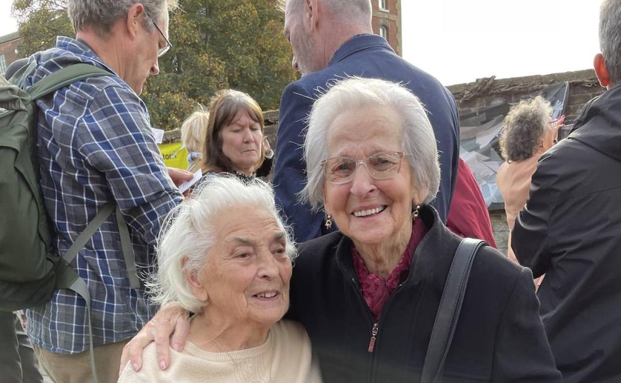 Josefina Antolín, de Berango, llegó a Southampton con 10 años y Paulita Sanz-Tolin, de Portugalete, salió de Santurtzi con 8.