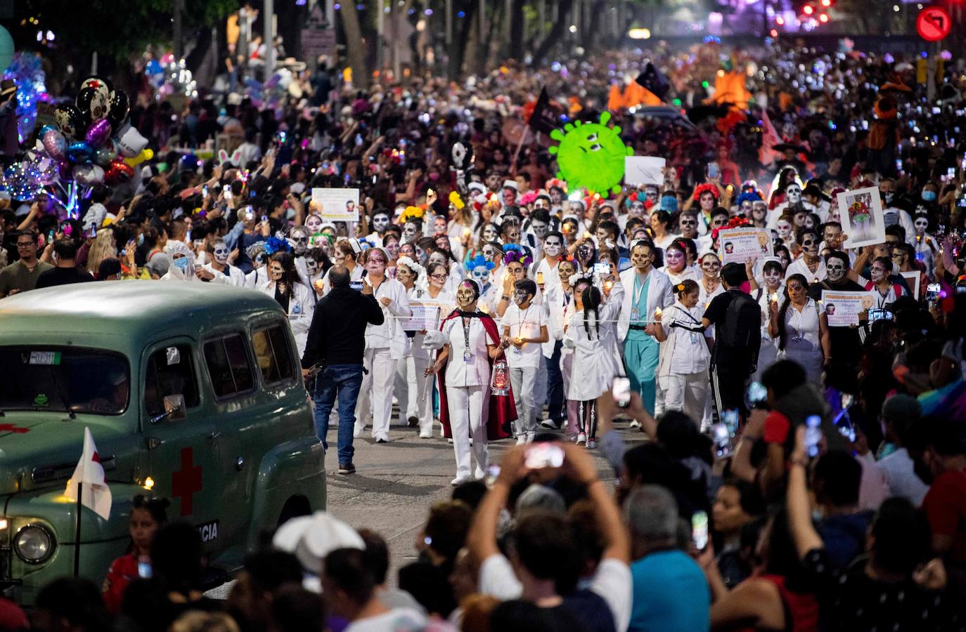 Fotos: Las catrinas toman la Ciudad de México como preámbulo al Día de Muertos