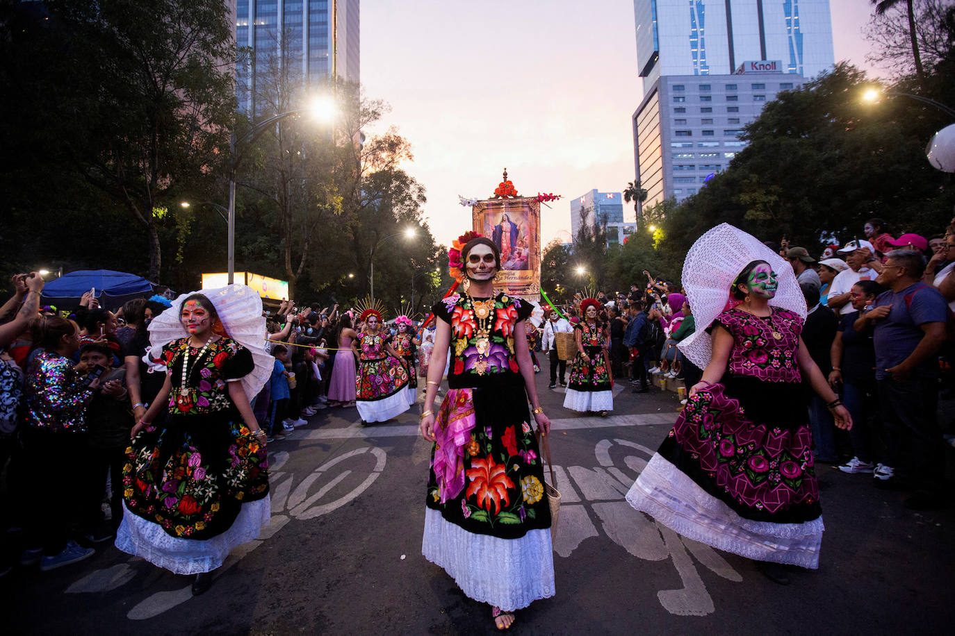 Fotos: Las catrinas toman la Ciudad de México como preámbulo al Día de Muertos