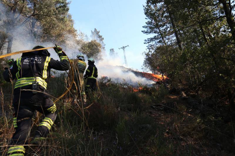 Fotos: El viento arruina las pucheras de Balmaseda