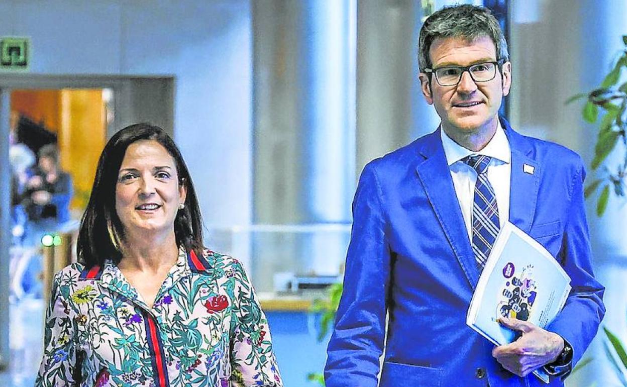 El PNV decide 'in extremis' prescindir de Urtaran y apostar por Beatriz Artolazabal