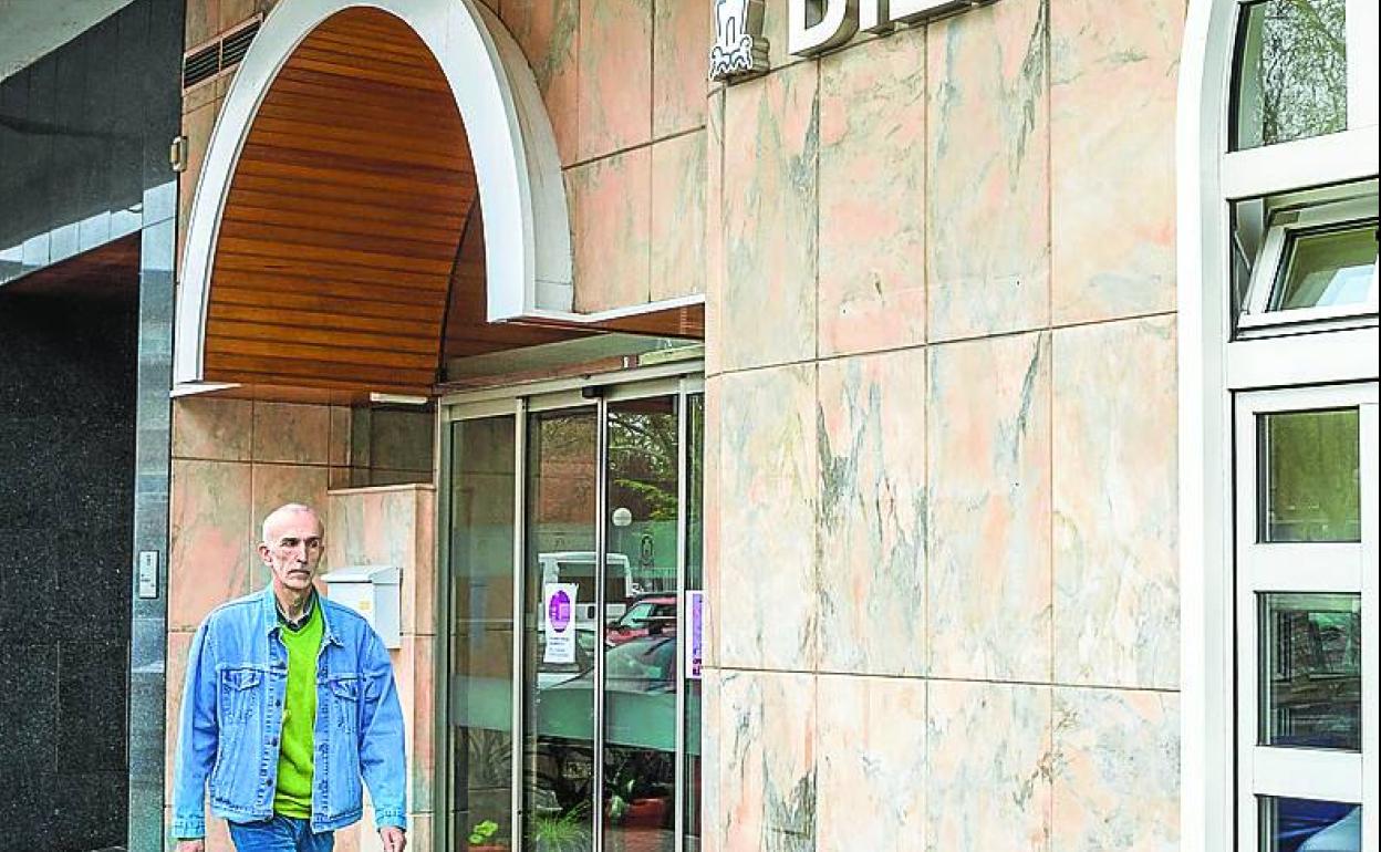 Acceso al centro Bizan del barrio de El Pilar.