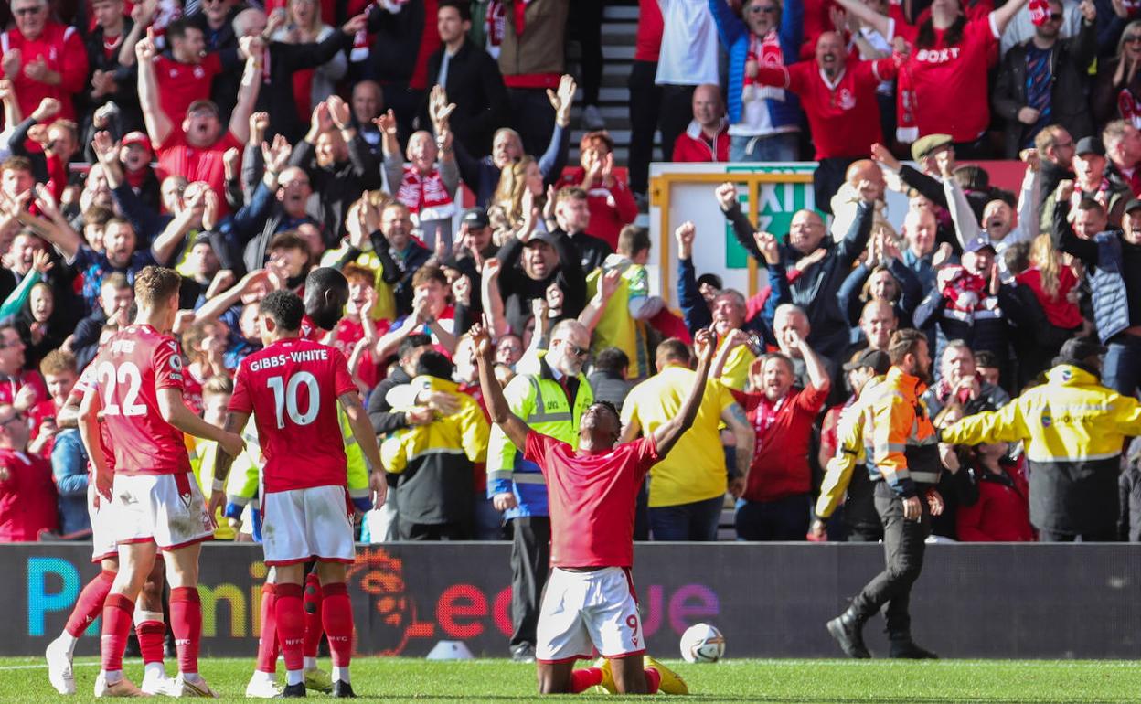 Los jugadores del Forest celebra un gol al Liverpool la última jornada de la Premier.