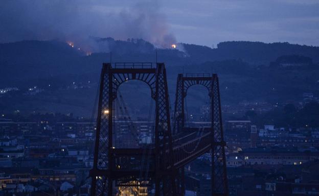 Incendio de Berango visto desde Portugalete.