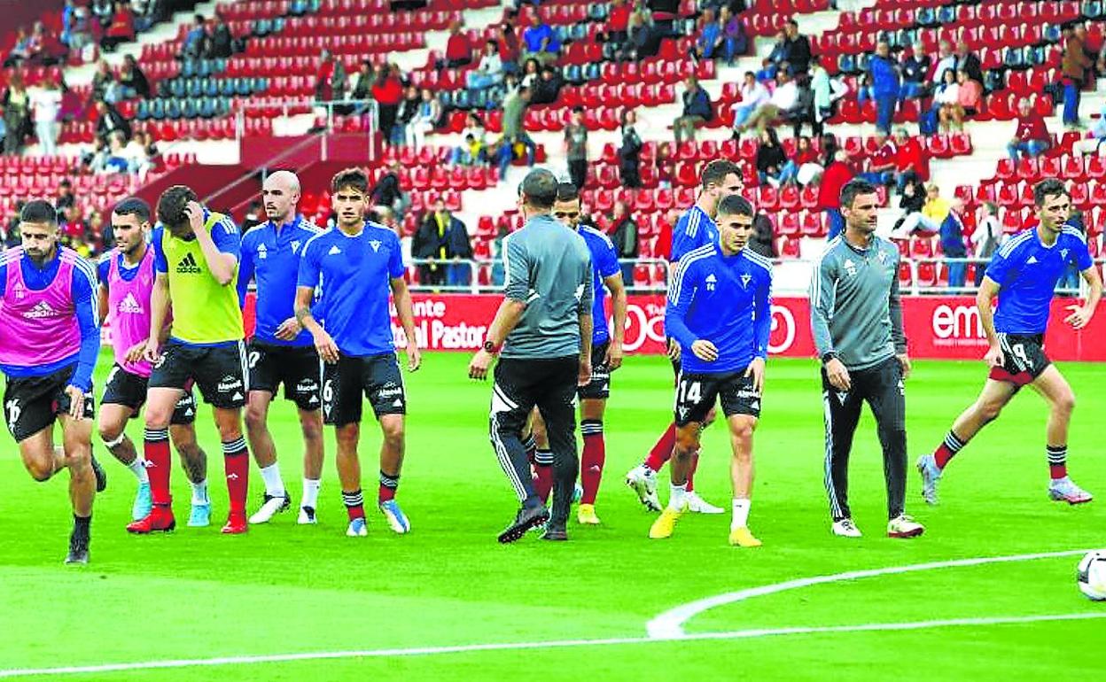 La plantilla mirandesista se ejercitará esta mañana en Anduva antes de partir rumbo a tierras gallegas. 