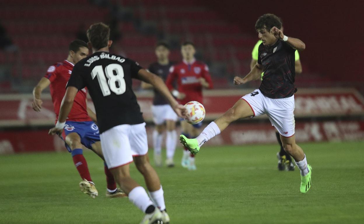 El Bilbao Athletic resiste las embestidas del Numancia y salva un punto en Los Pajaritos