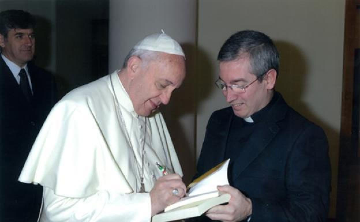 Fernando Prado con el papa Francisco.