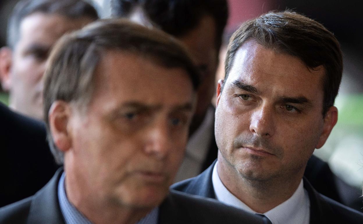 «Levantemos la cabeza y no renunciemos», exclama Flavio Bolsonaro