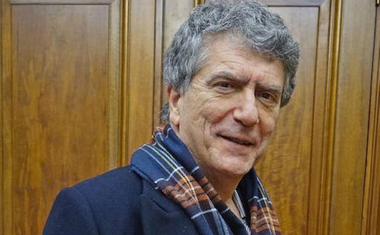 Roberto González de Viñaspre preside la comisión de onomástica de la Real Academia de la Lengua Vasca. 