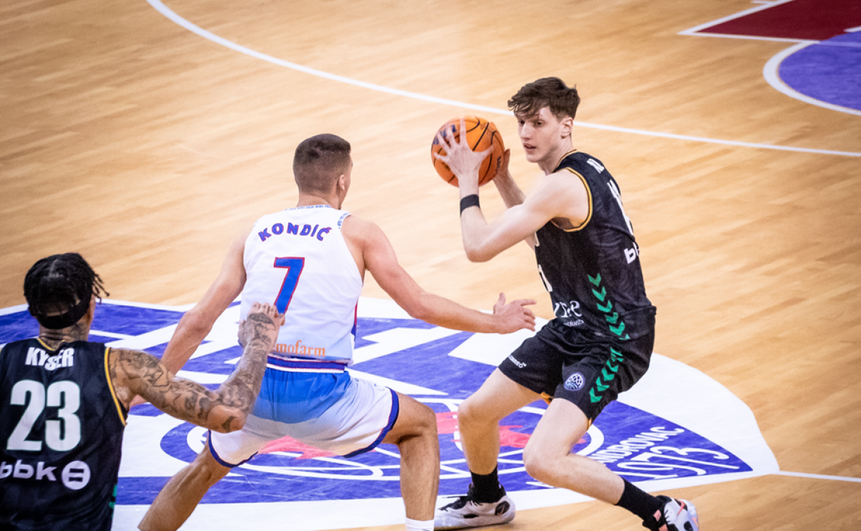 El joven Ubal jugó con valentía contra el Igokea bosnio. 