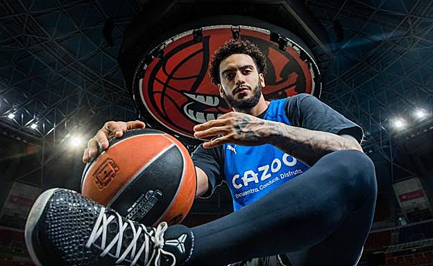 Howard posa bajo la cúpula del Buesa Arena, su nuevo hogar en el que espera hacer algo «impresionante» esta temporada