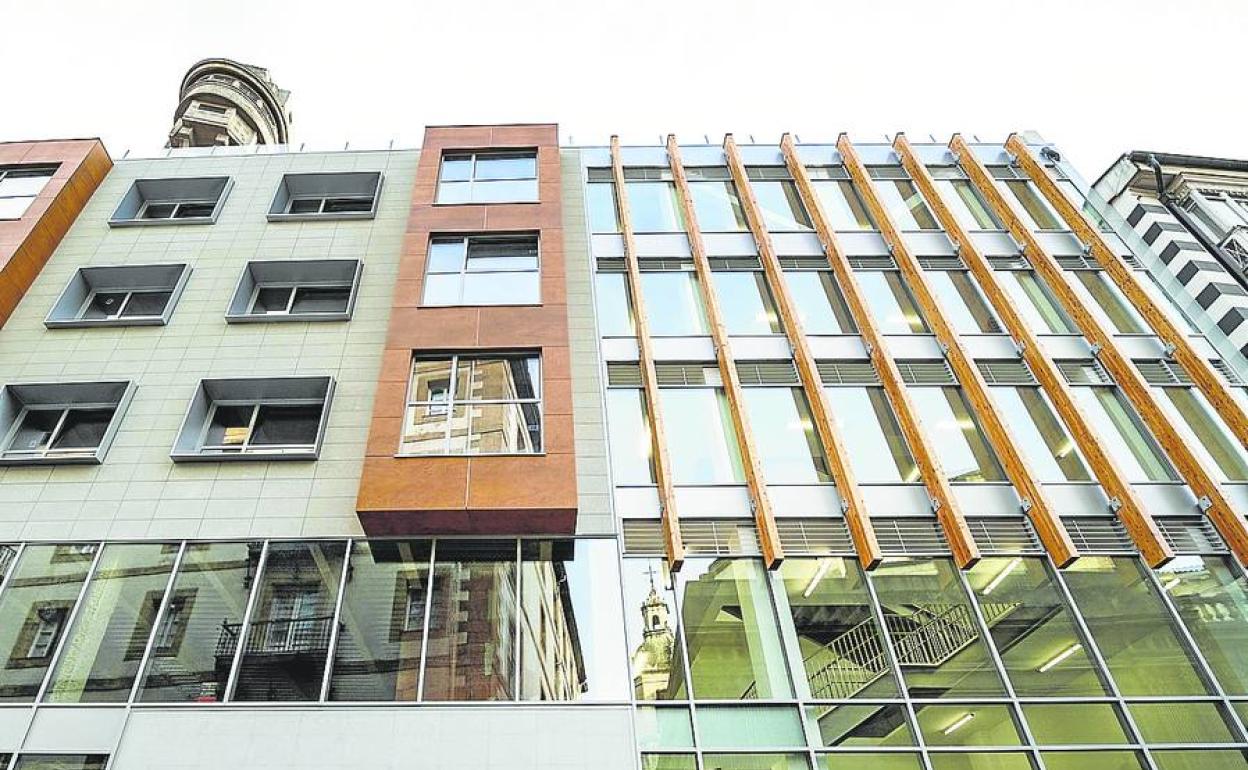 El edificio del frontón de la Esperanza ya está terminado y falta equiparlo. 