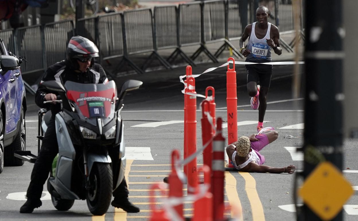 Do Nascimento, desplomado en el maratón de Nueva York.