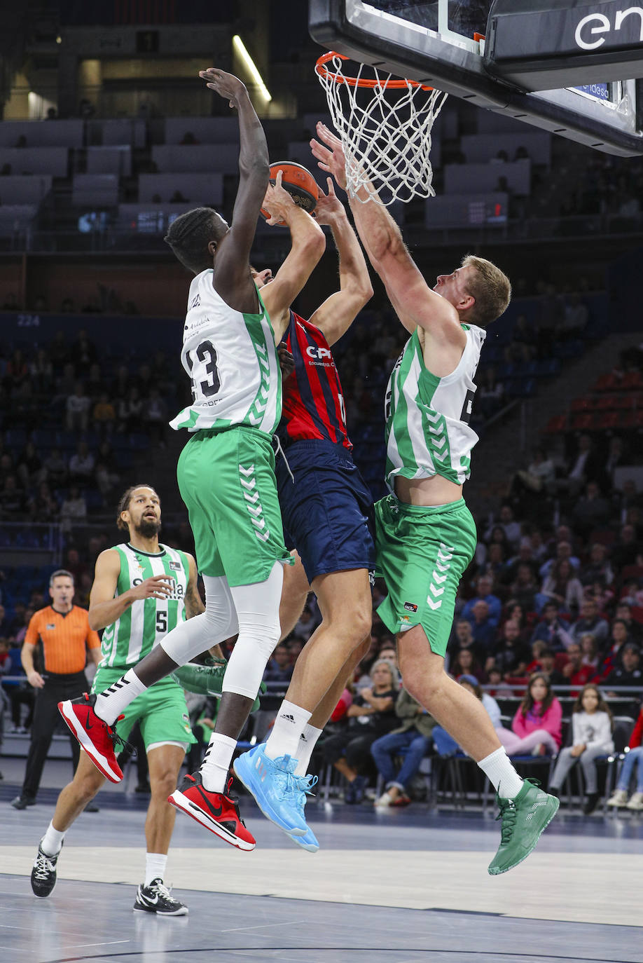 Fotos: Las mejores imágenes del Baskonia-Betis