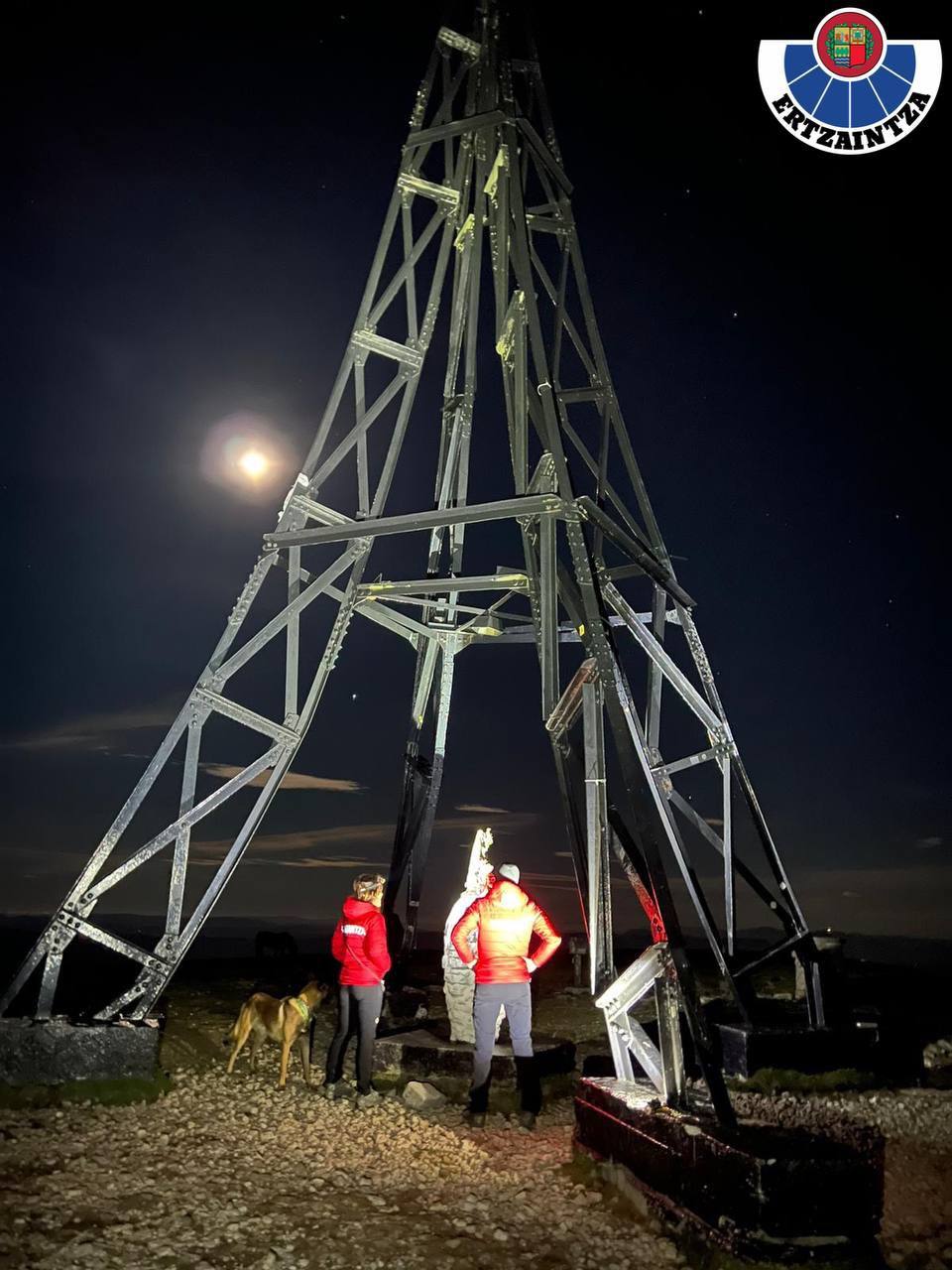 Imagen secundaria 2 - Muere un montañero de Llodio a pocos metros de la cruz del Gorbea