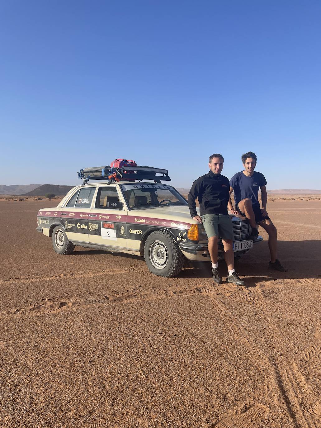 Fotos: De rally solidario por Marruecos con un viejo Mercedes del 78