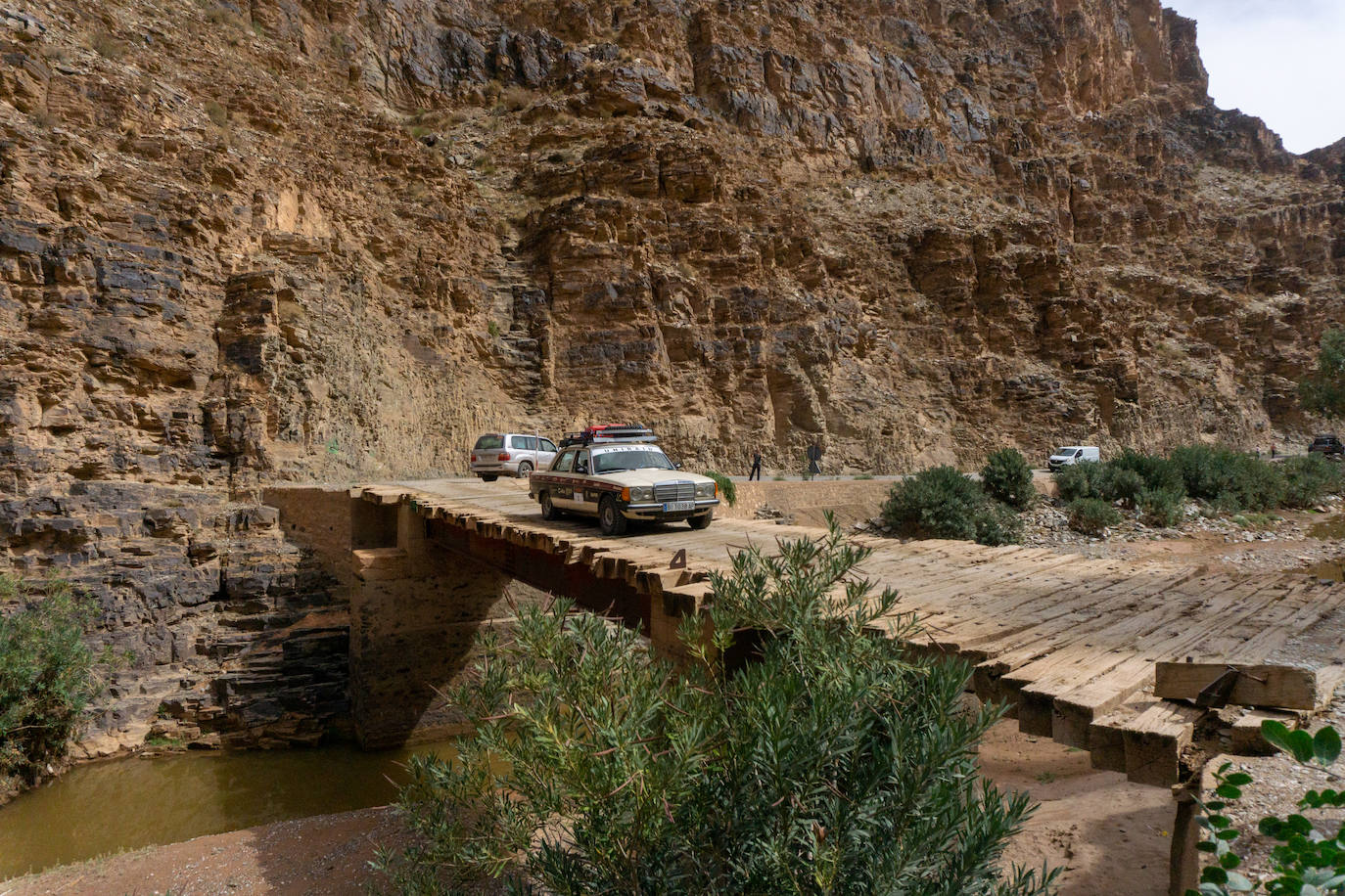 Fotos: De rally solidario por Marruecos con un viejo Mercedes del 78