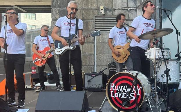 Runaway Lovers en fiestas de Bilbao, en la terraza del bar Nave 9. 