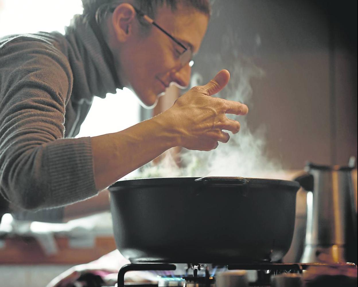 La chef María Nicolau piensa que «nunca se ha cocinado menos en la historia de la Humanidad». 