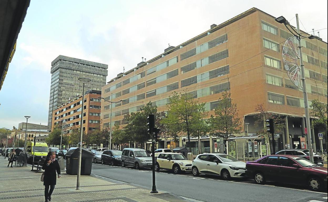 El piso está situado en un bloque levantado en el solar del antiguo estadio de Atotxa. 