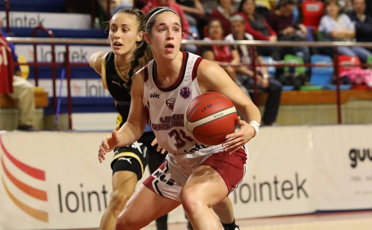 Itziar Ariztimuño, durante el enfrentamiento de EuroCup ante Movistar Estudiantes en Maloste. 