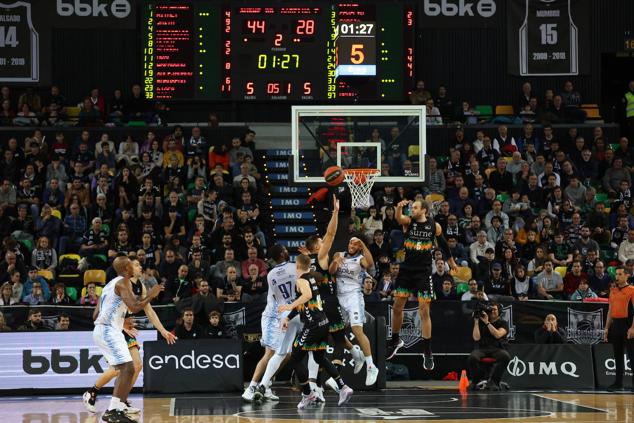 Fotos: Las mejores imágenes del Bilbao Basket frente al Fuenlabrada