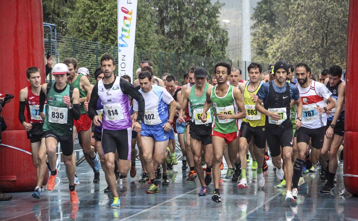 Momento de la salida del Cross de Llodio.