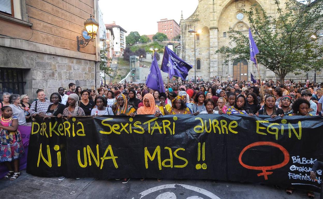 Concentración por la muerte de una mujer Senegalesa, Maguette Mbeugou, en Bilbao en 2018. 