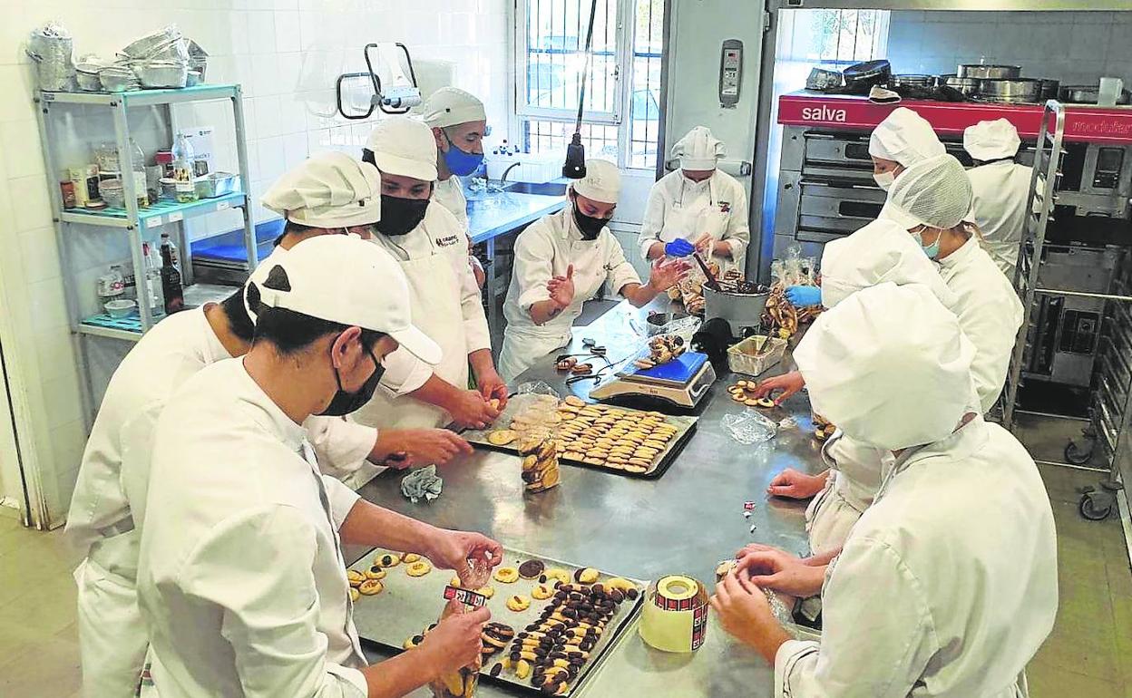 La de pastelero artesanal es una de las profesiones que acusan la falta de relevo en Euskadi. 