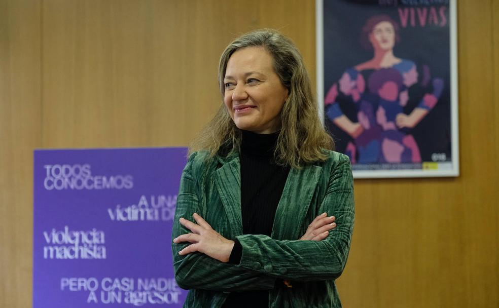 La jueza Victoria Rosell posa en su despacho del Ministerio de Igualdad antes de la entrevista.