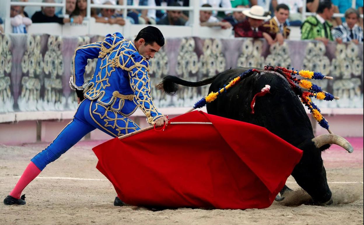 Alejandro Talavante toreando en la feria de Arlés, en 2021.