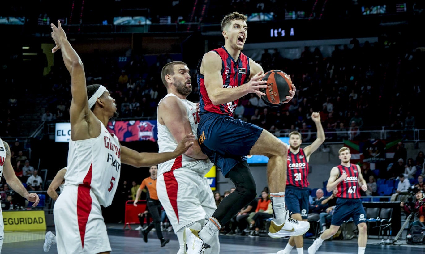 Fotos: Las mejores imágenes del Baskonia-Girona