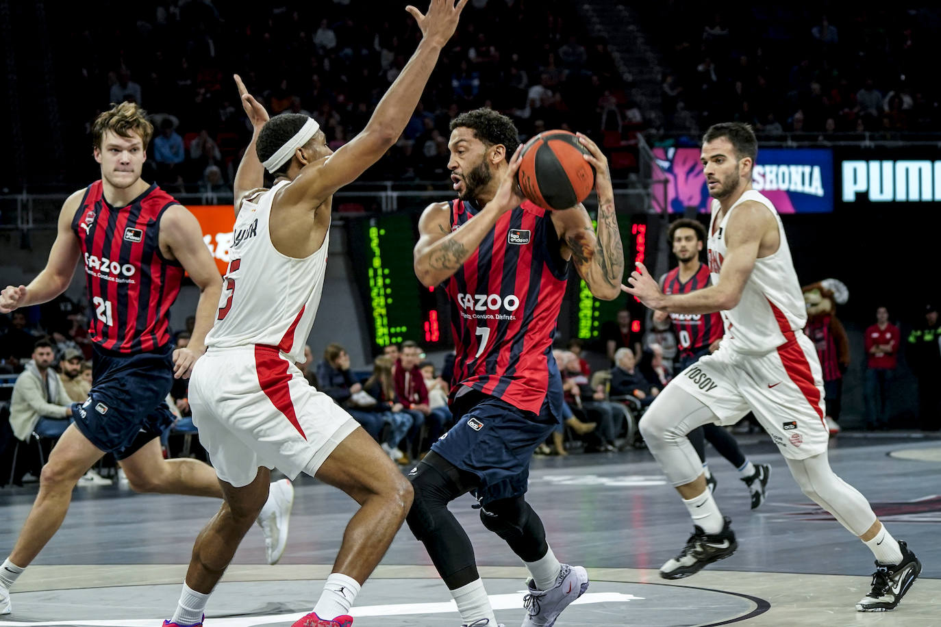 Fotos: Las mejores imágenes del Baskonia-Girona