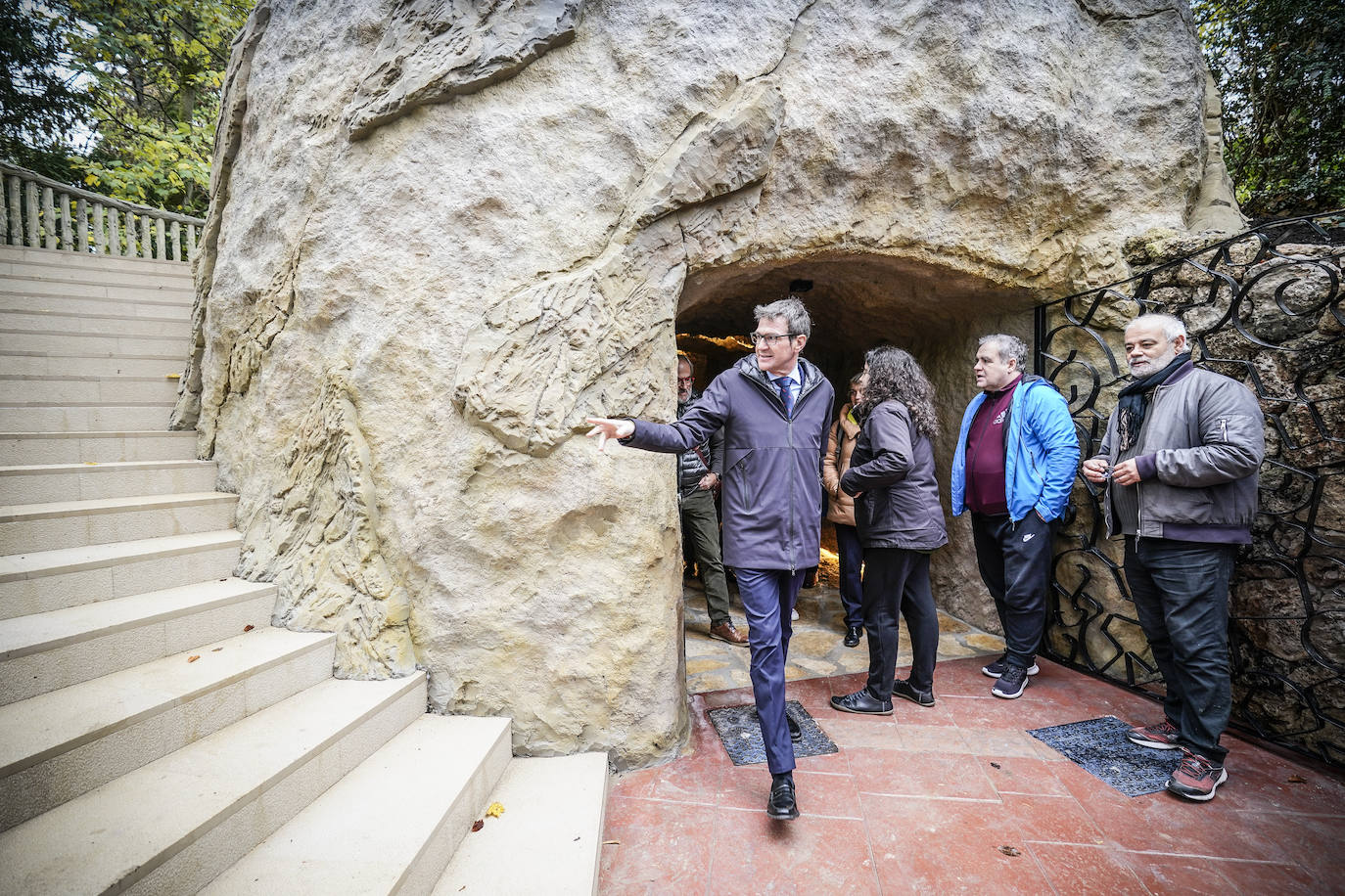 Fotos: Así ha quedado la renovada gruta del Belén de La Florida en Vitoria