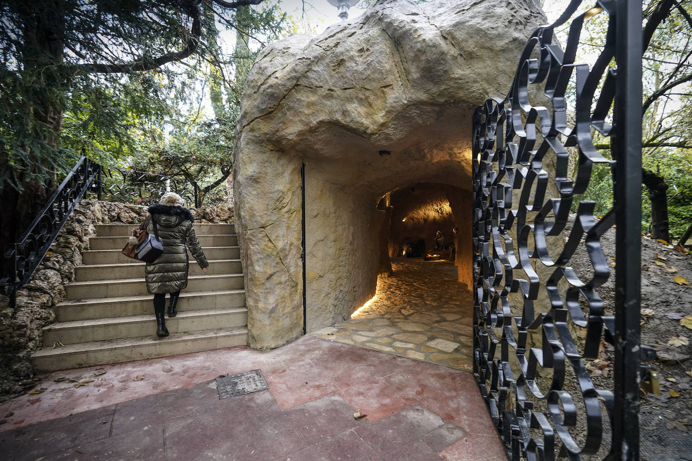 Fotos: Así ha quedado la renovada gruta del Belén de La Florida en Vitoria