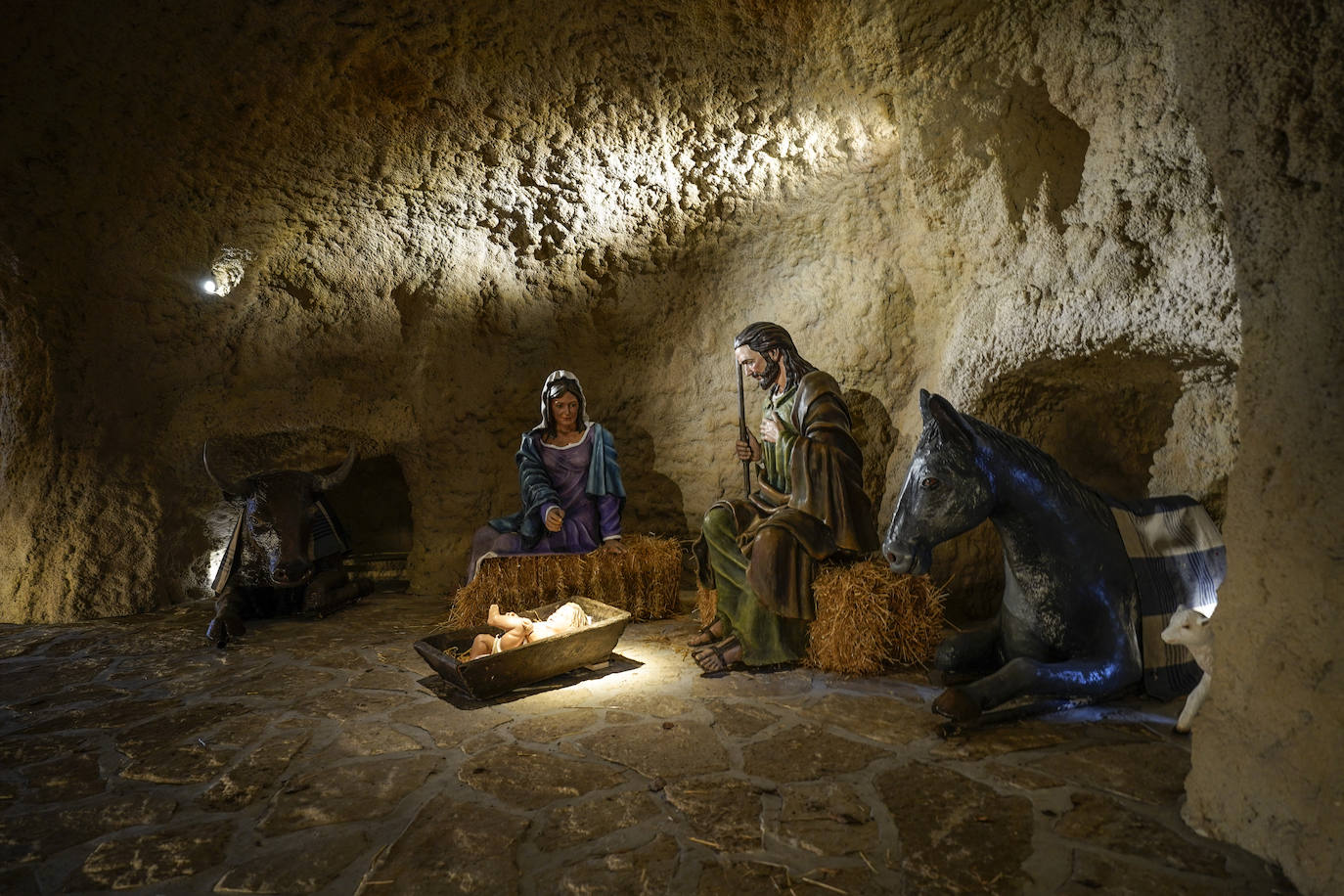 Fotos: Así ha quedado la renovada gruta del Belén de La Florida en Vitoria