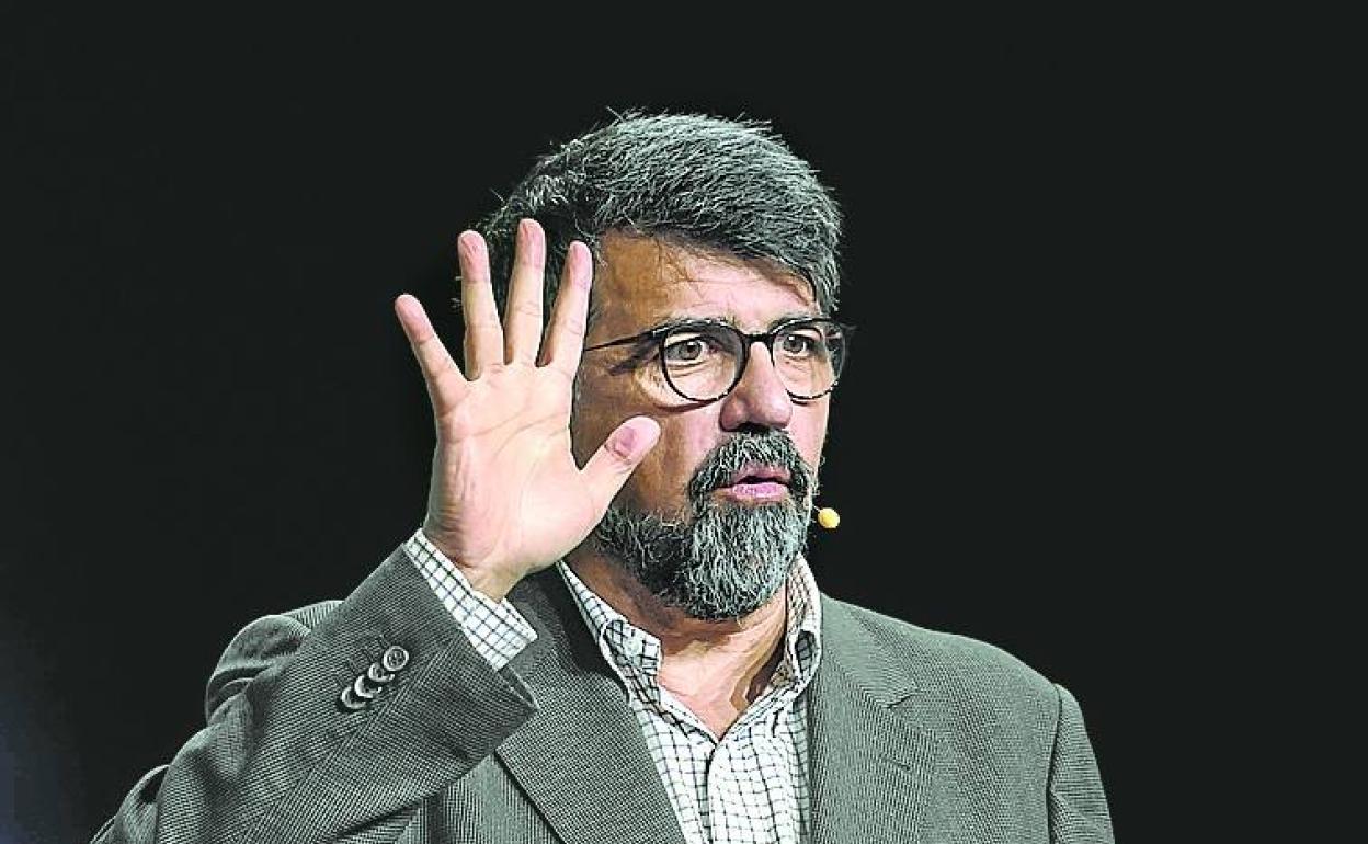 Genís Roca durante su ponencia en el Azkuna Zentroa.