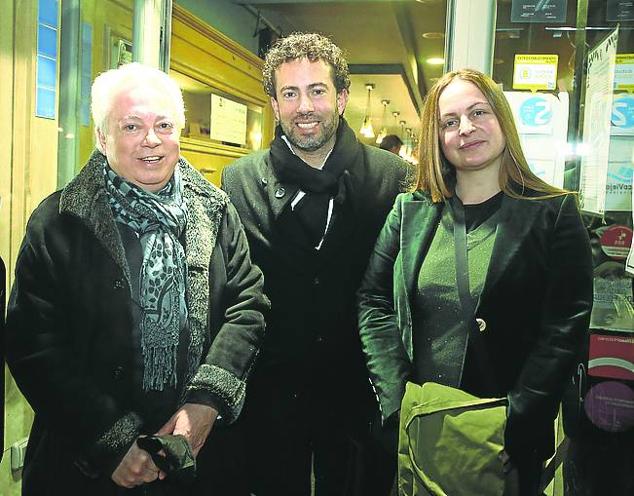 Jujo Ortiz, Martín Barcelona y Patricia Sésar. 