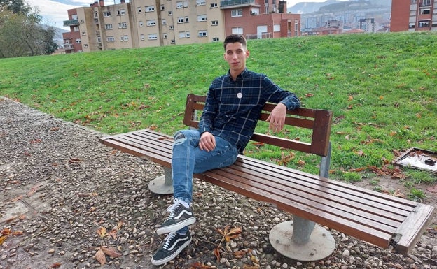 Ayoub Mazar, joven del norte de Marruecos que estuvo viviendo varios meses en la calle en Barakaldo. 