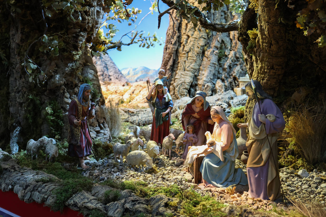 Petri Oleaga, de 92 años, ha confeccionado a ganchillo un belén con la técnica del 'amigurumi'. 